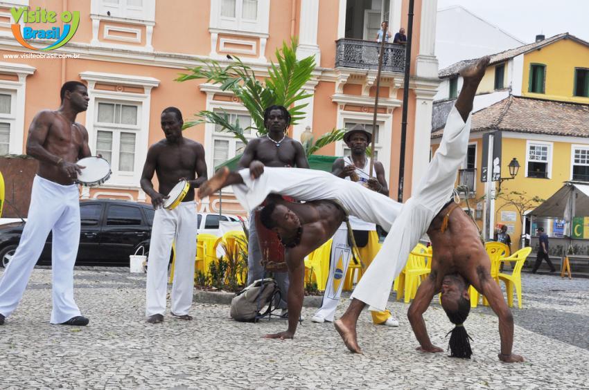 Jogar Capoeira  Enciclopédia Itaú Cultural